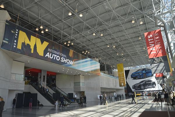 L'édition 2015 du salon de l’automobile de New York ouvre ses portes au public