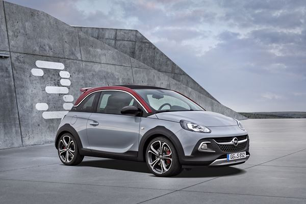Le mini crossover urbain découvrable Opel Adam Rocks se dévoile en mode S