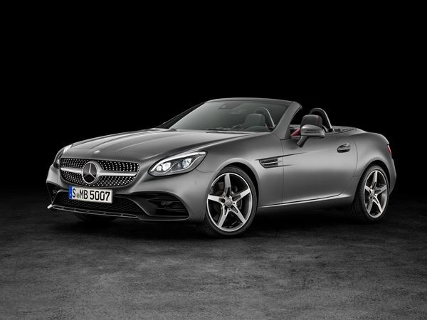Le roadster compact Mercedes SLC embarque une technologie optimisée