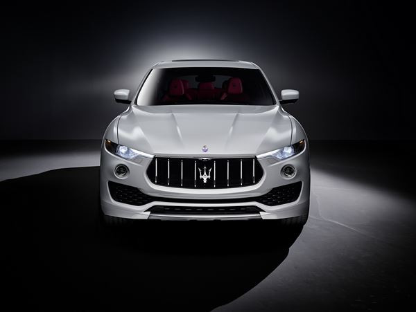 Le SUV de luxe Maserati Levante affiche une face avant massive