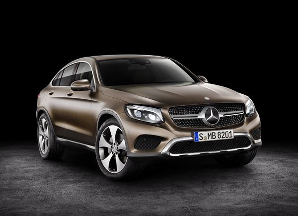 Le Mercedes GLC Coupé se singularise par une ligne de toit plongeante