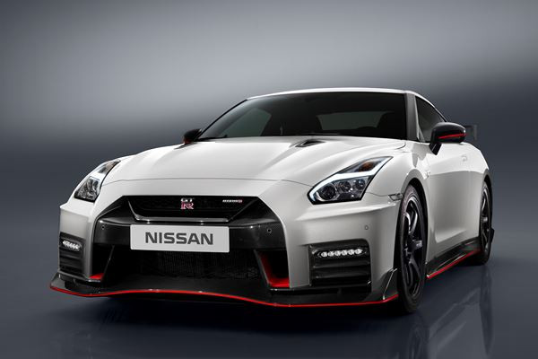 La nouvelle Nissan GT-R Nismo se dévoile sur la boucle nord du Nürburgring