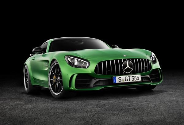 Le Mercedes-AMG GT R intègre des technologies issues du sport automobile