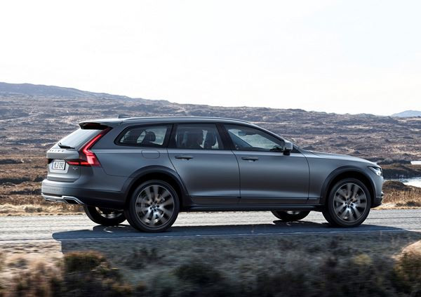 Le Volvo V90 Cross Country affiche son côté tous chemins