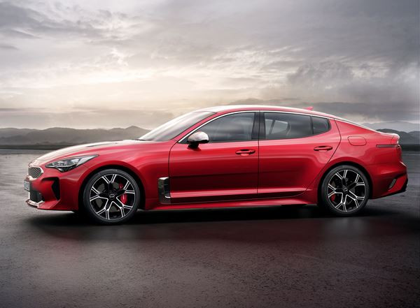 La berline coupé Kia Stinger fait ses débuts à Détroit