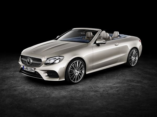 La Mercedes Classe E Cabriolet perpétue la tradition de la capote en tissu