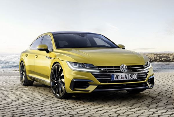 La berline Grand Tourisme Volkswagen Arteon affiche une ligne de toit étirée