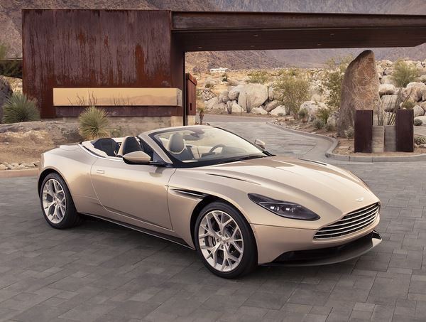 La déclinaison cabriolet de l'Aston Martin DB11 se découvre au printemps