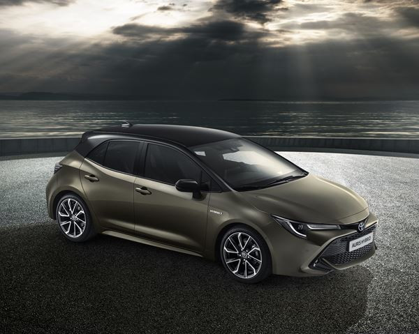 La Toyota Auris se présente sous des lignes plus dynamiques