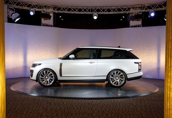 Le Range Rover SV Coupé se singularise par sa silhouette à deux portes
