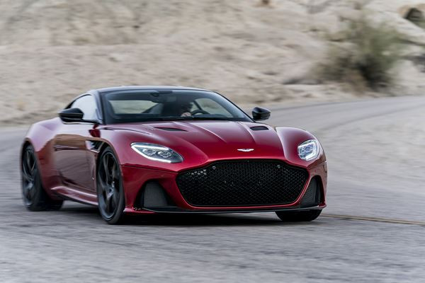 L'Aston Martin DBS Superleggera embarque un V12 de 725 ch