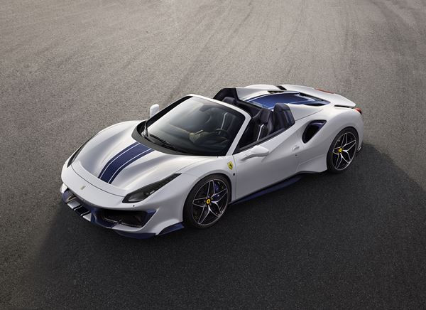 La Ferrari 488 Pista Spider affiche un rapport poids-puissance de 1,92 kg/ch