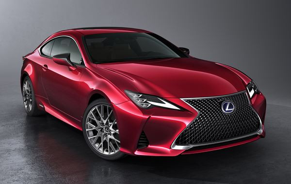 Le coupé sportif de luxe Lexus RC bénéficie de subtils changements
