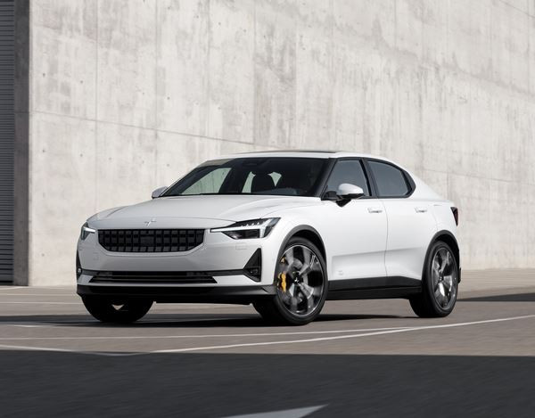 Polestar 2: une berline électrique à ligne de toit fuyante