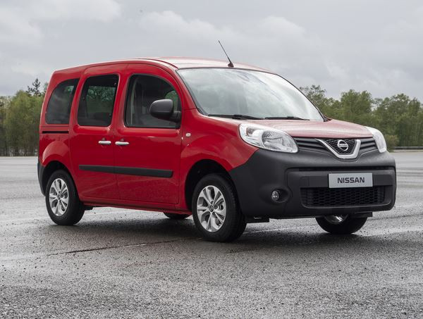 Le ludospace Nissan NV250 propose cinq places et un grand coffre