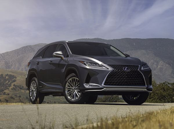 Le grand SUV sept places Lexus RX L revisité affiche une allure puissante et sportive