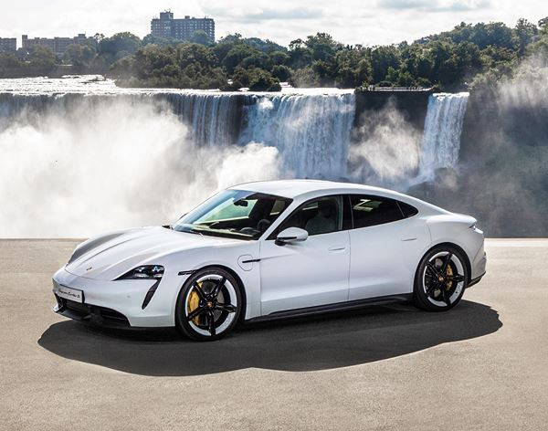 Le Porsche Taycan projette la tradition sportive Porsche dans l’électromobilité