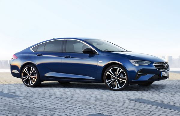 L'Opel Insignia Grand Sport s'offre une face avant plus sportive