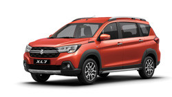 Le crossover Suzuki XL7 offre sept places sur trois rangées de sièges