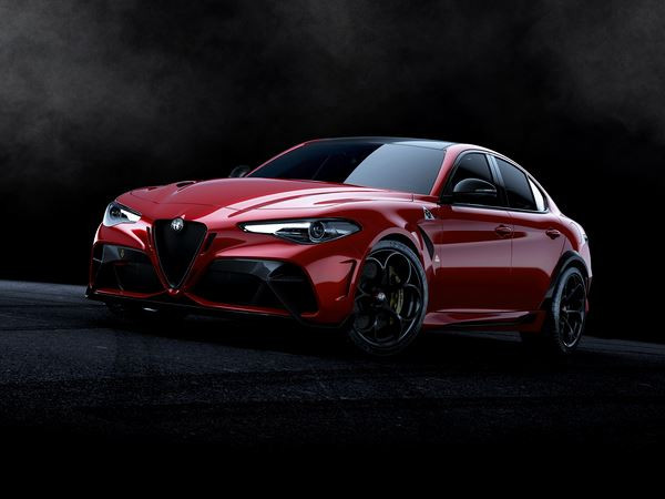La berline sportive Alfa Romeo Giulia GTA reçoit un moteur bi-turbo 2.9 V6 de 540 ch