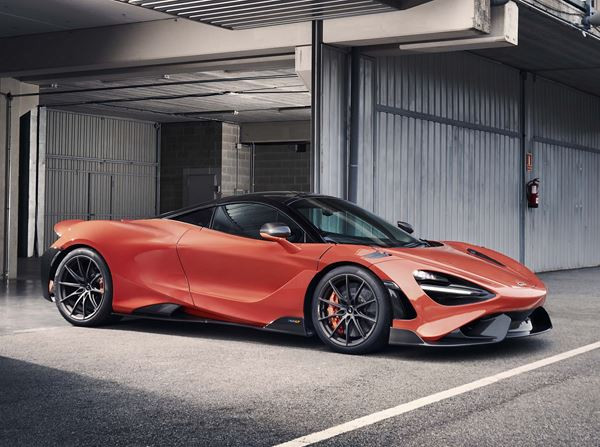 La supercar McLaren 765LT embarque un moteur V8 4 litres biturbo de 765 ch