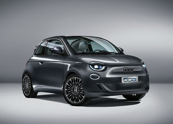 La troisième génération de Fiat 500 adopte exclusivement une motorisation électrique