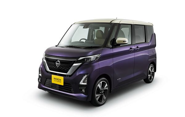 La kei-car Nissan Roox dispose de portes arrière coulissantes
