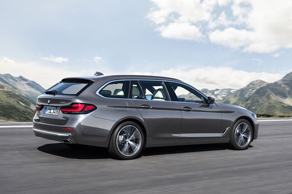 La BMW Série 5 Touring restylée revendique une prestance renforcée