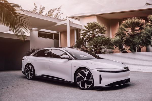 La berline électrique Lucid Air revendique une autonomie de 832 km