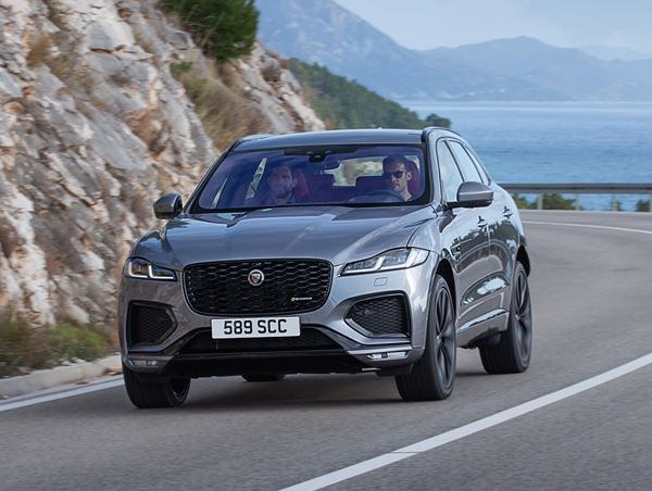 Le SUV sportif Jaguar F-Pace affiche une présence plus affirmée