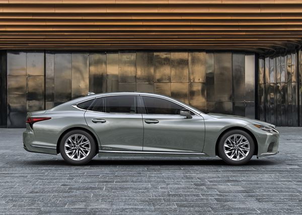 La berline Lexus LS bénéficie d’améliorations esthétiques et technologiques