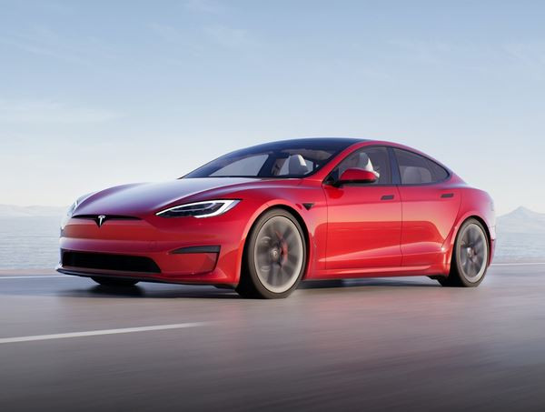 La grande berline électrique Tesla Model S s'offre des évolutions