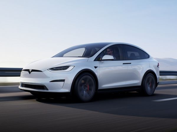 Le grand SUV électrique sept places Tesla Model X s'offre des évolutions