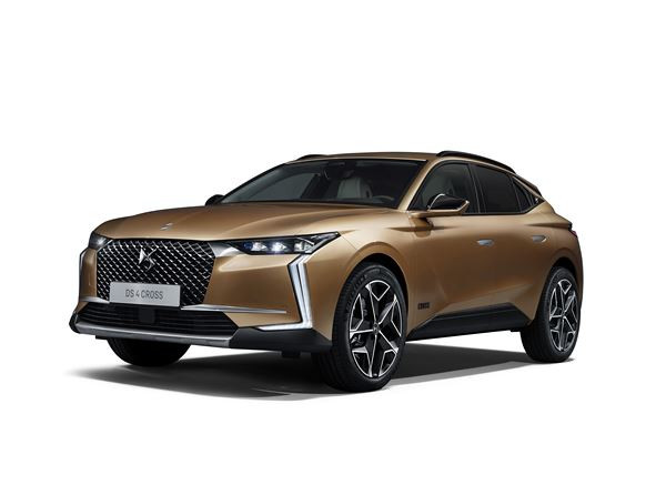 La DS 4 Cross adopte des attributs visuels de SUV à la lunette arrière inclinée