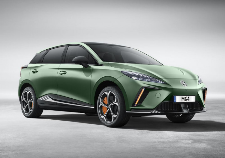 La berline compacte sportive MG4 XPower à deux moteurs électriques développe 435 ch