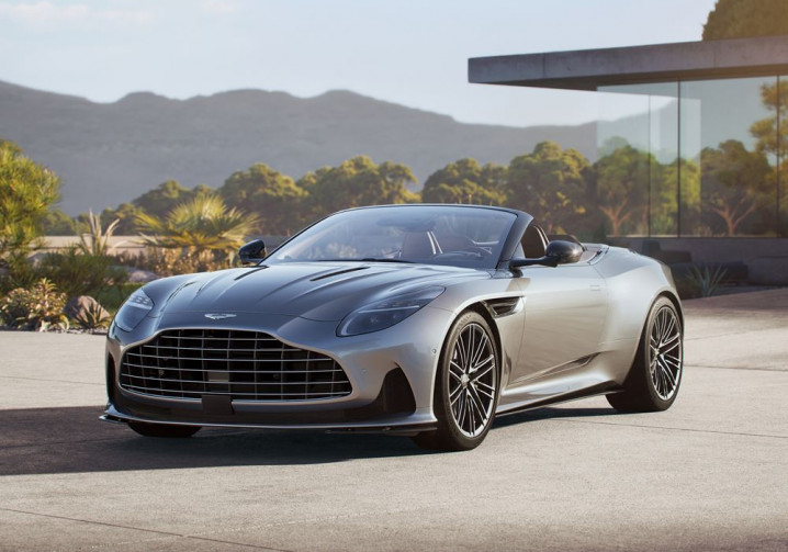 L'Aston Martin DB12 Volante embarque un moteur V8 4.0 litres Twin-Turbo de 680 ch