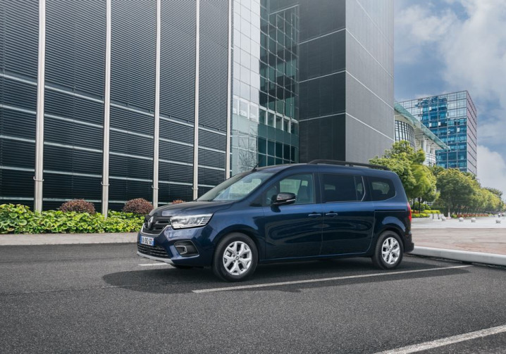 Le Renault Grand Kangoo propose sept places indépendantes et modulables