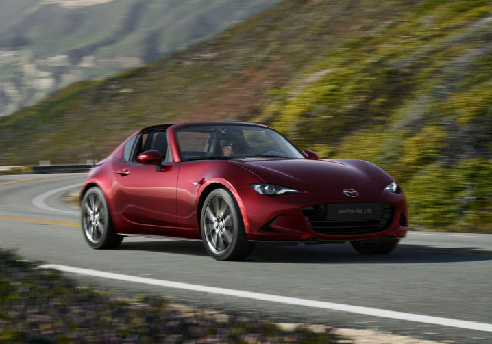 Le roadster biplace à toit rigide rétractable Mazda MX-5 RF s'offre quelques évolutions stylistiques