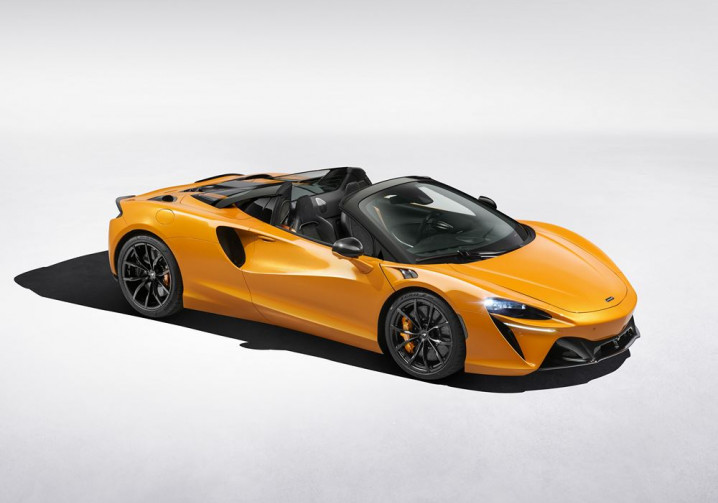 La supercar décapotable hybride McLaren Artura Spider développe 700 ch et 720 Nm de couple
