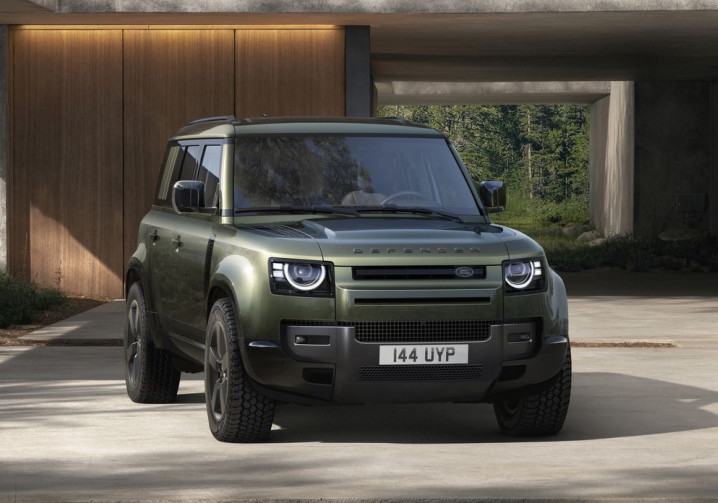 Le Land Rover Defender affiche un design extérieur légèrement revisité