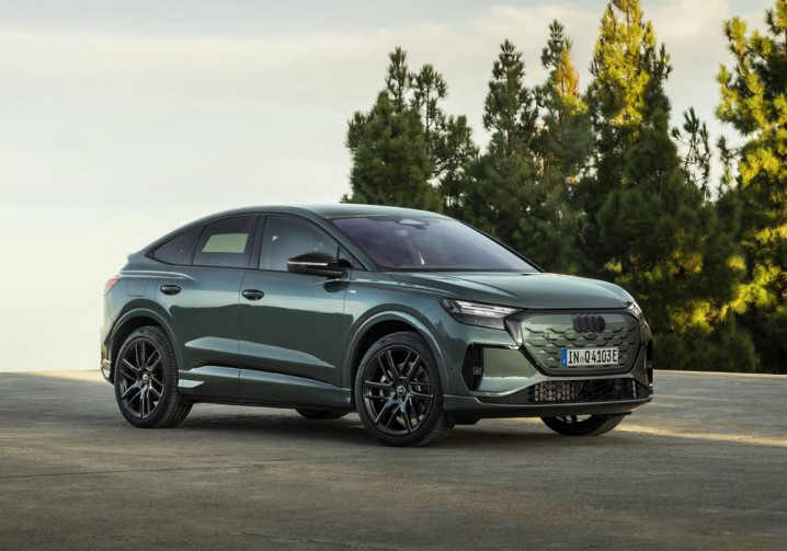 L'Audi Q4 Sportback e-tron restylée affiche une allure moderne et expressive