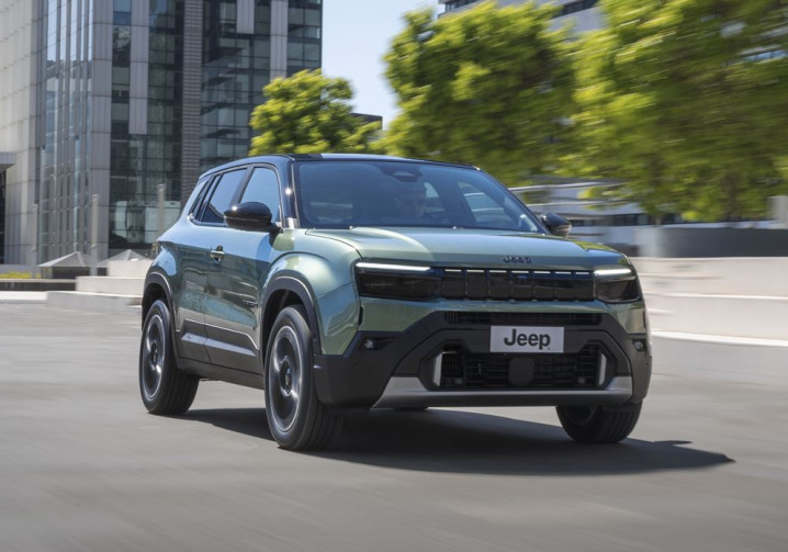 La Jeep Avenger Electrique revisitée offre jusqu'à 400 km d'autonomie WLTP