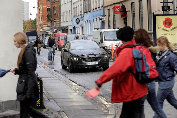 Volvo teste l’avertisseur anticollision avec freinage automatique et détection des piétons