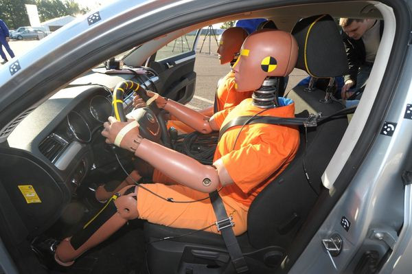 Skoda réalise un crash test frontal à une vitesse de 90 km/h