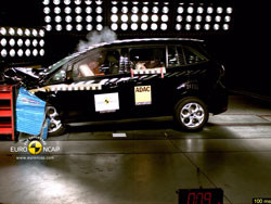 Le nouveau Ford Grand C-Max obtient la note maximale de cinq étoiles aux tests Euro NCAP