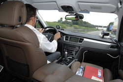 Rouler à vitesse constante sur autoroute installe le conducteur dans une routine