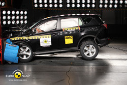 Le Toyota RAV4 décroche cinq étoiles aux crash-tests Euro NCAP 2013