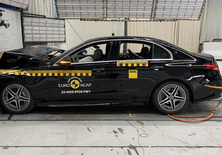 La Mercedes Classe C obtient cinq étoiles aux crash-tests Euro NCAP 2022