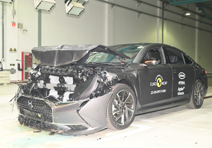 La grande berline DS 9 obtient quatre étoiles sur cinq possibles aux crash-tests Euro NCAP 2022