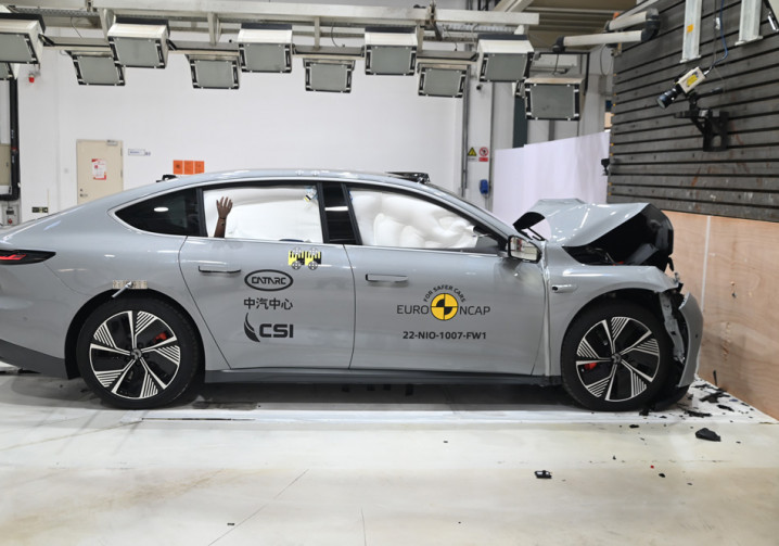 Le grand SUV de luxe Land Rover Range Rover obtient cinq étoiles aux crash-tests Euro NCAP 2022